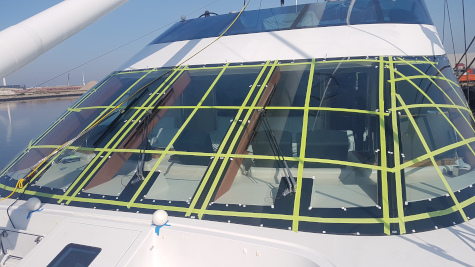 Mittels 3D Laserscanning wird die Verglasung einer Yacht vermessen und daraus zum Refit ein Glasmodell abgeleitet