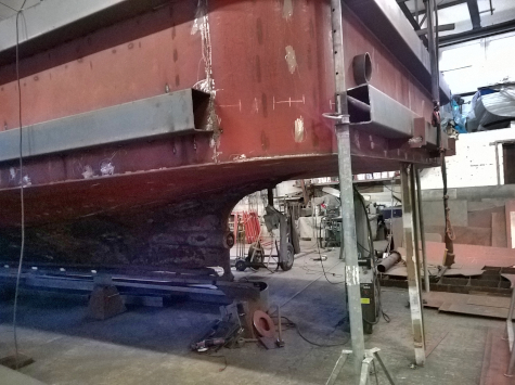 Vermessung von einem Schiffsrumpf im Trockendock einer Werft mittels 3D Laserscanning zur späteren 3D Modellierung